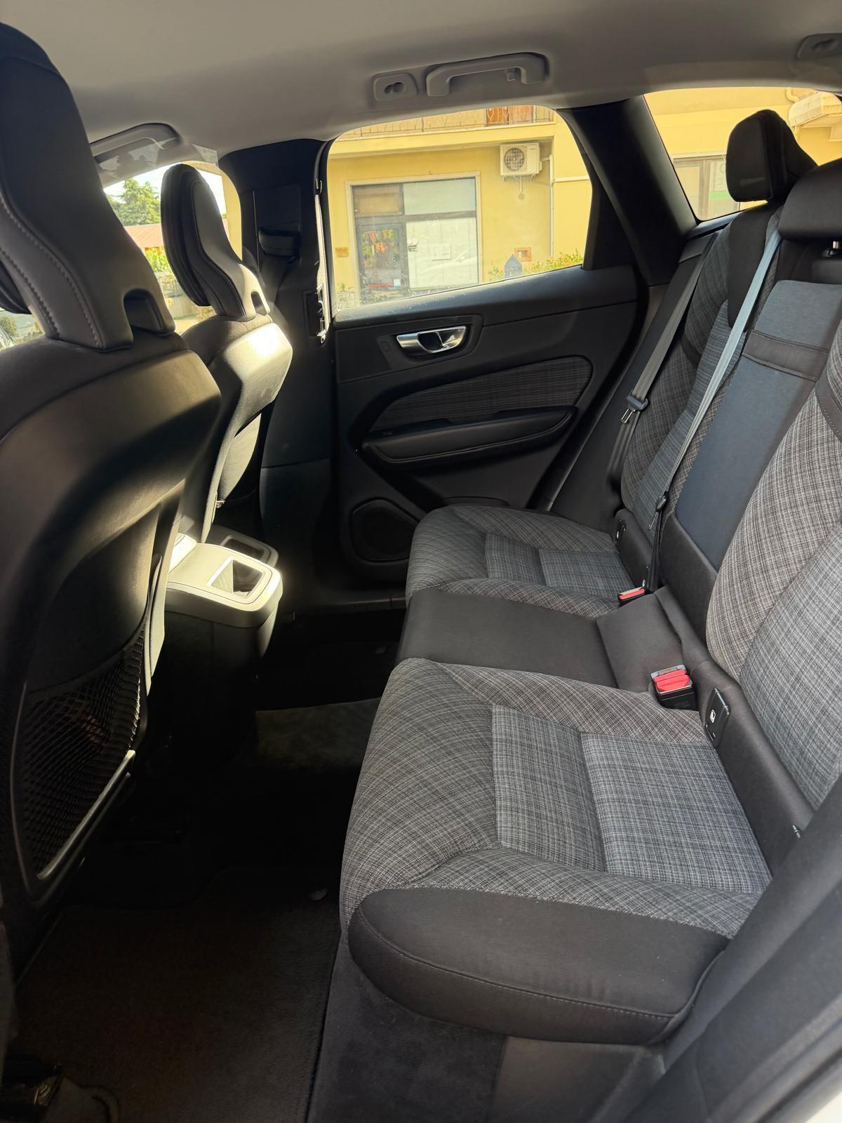 Volvo XC 60 XC60 B4 (d) automatico Business