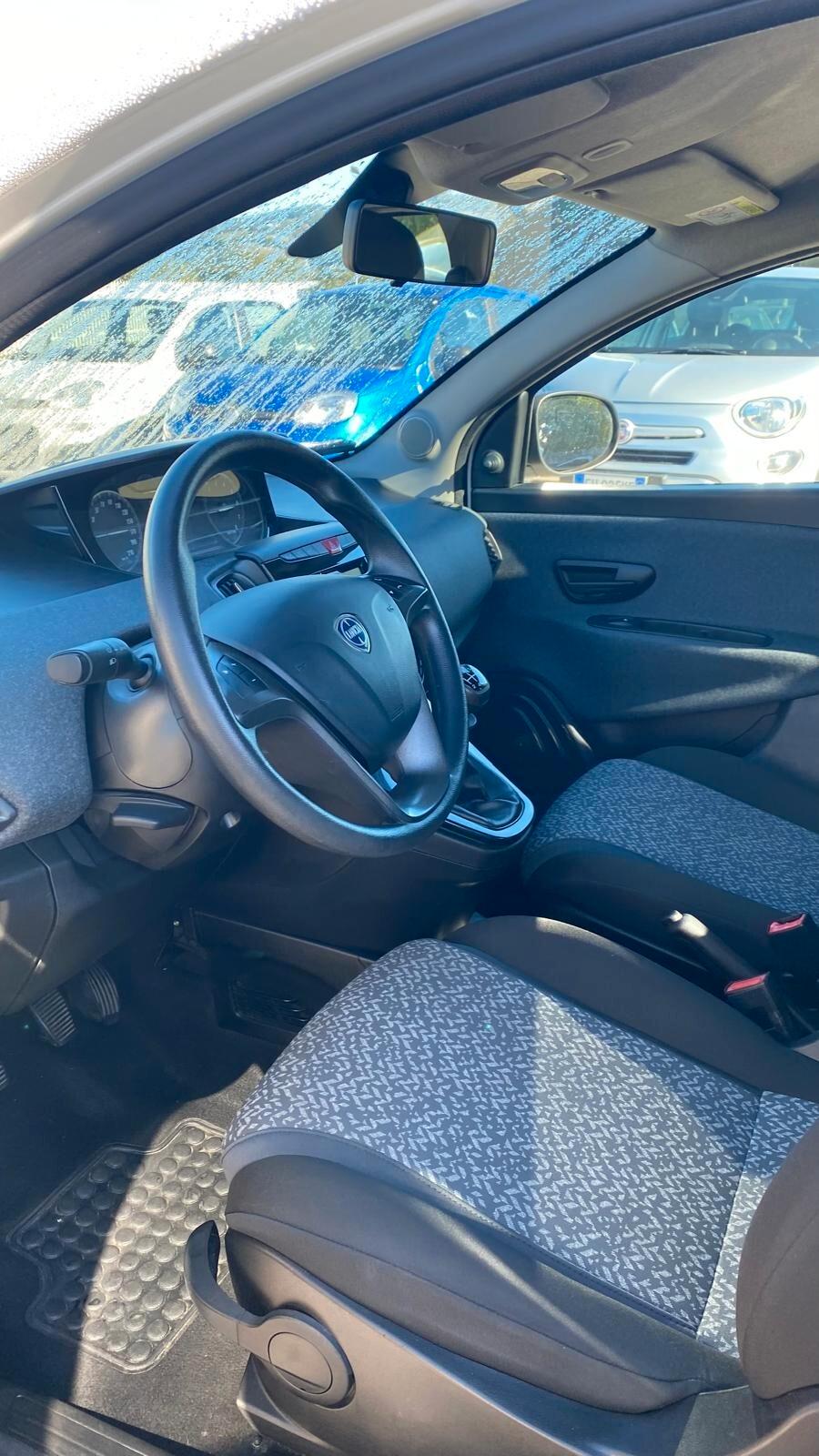 Lancia Ypsilon 1.2 69 CV 5 porte Elefantino