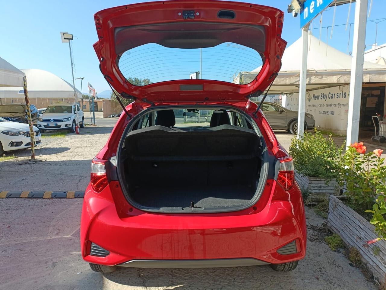Toyota Yaris 1.5 Hybrid 5 porte Cool NEOPATENTATI