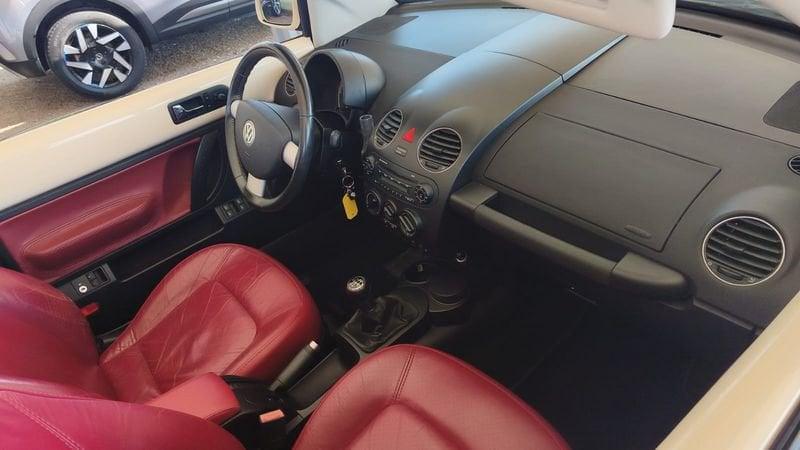 Volkswagen New Beetle New Beetle Cabrio 1.6 limited Red Edition
