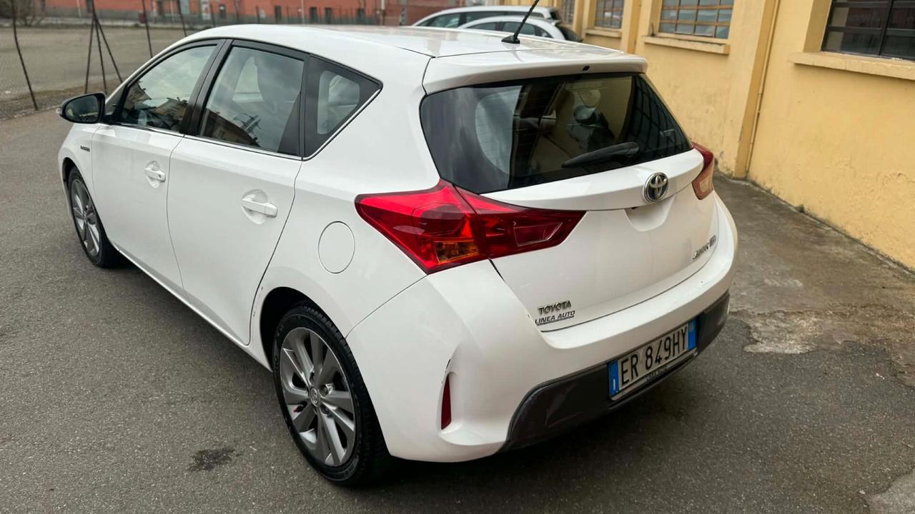 Toyota Auris Anno 2013 1.8 Hybrid Lounge