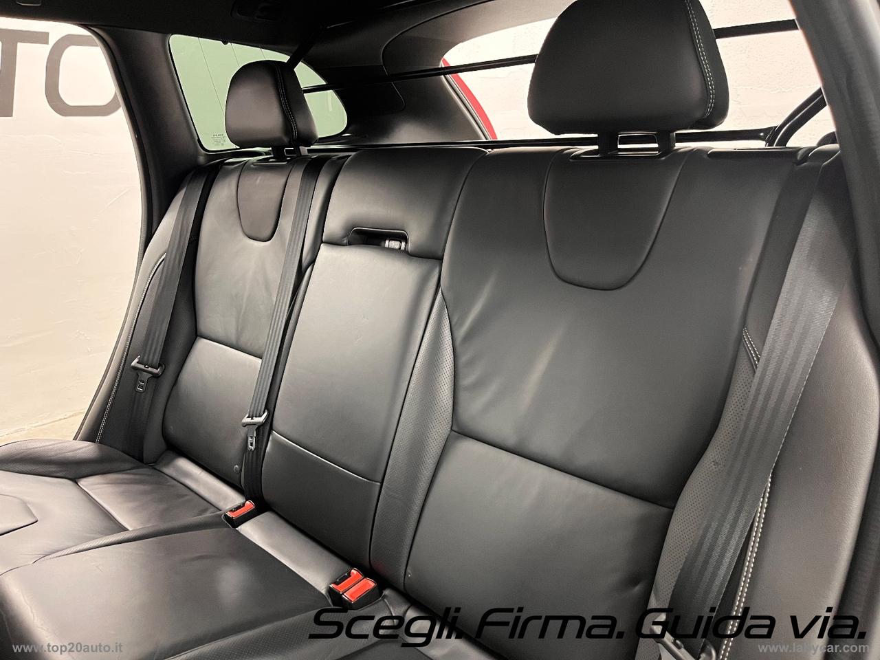 VOLVO XC60 2.4 D4 4X4 AUTOMATICA R-DESIGN EURO6