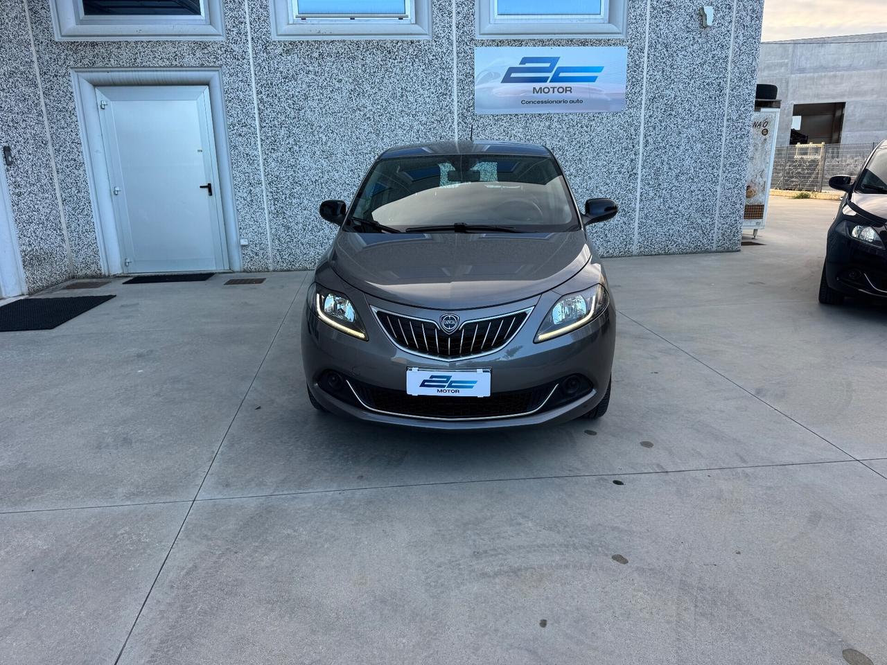 Ypsilon 1.0 FireFly 5 porte S&S Hybrid Silver