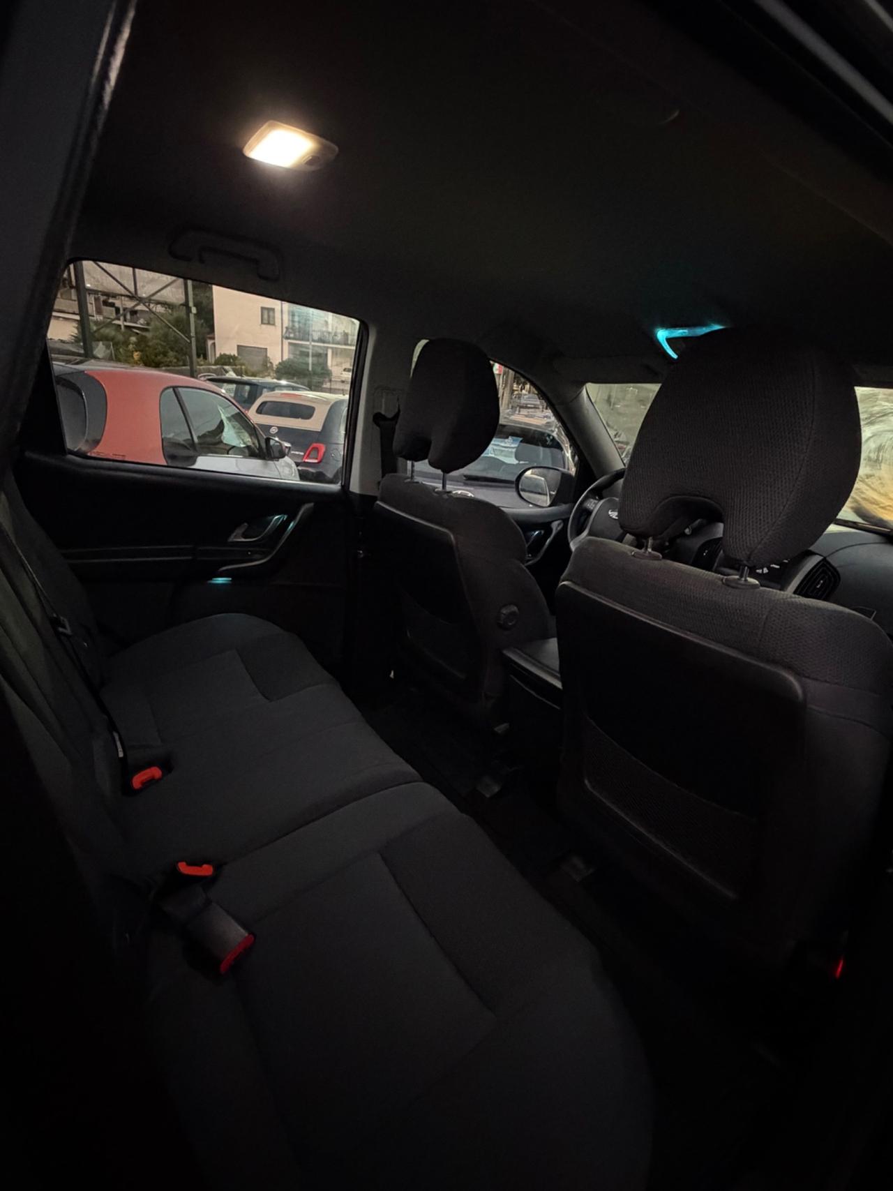 Mahindra XUV500 2.2 16V FWD W6