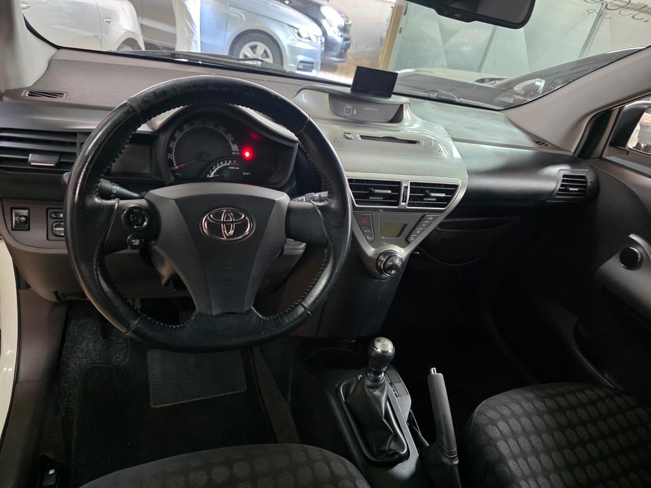 Toyota iQ 1.0 Lounge