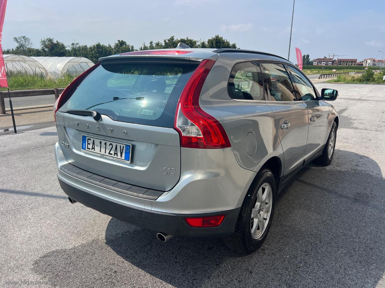 VOLVO XC60 2.4 D 163CV AWD Geartronic Momentum MOLTO BEN TENUTA