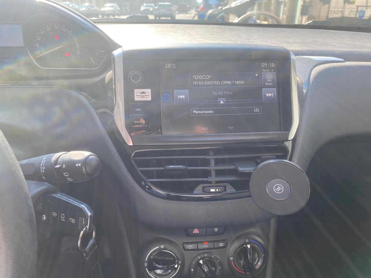Peugeot 208 life #11893