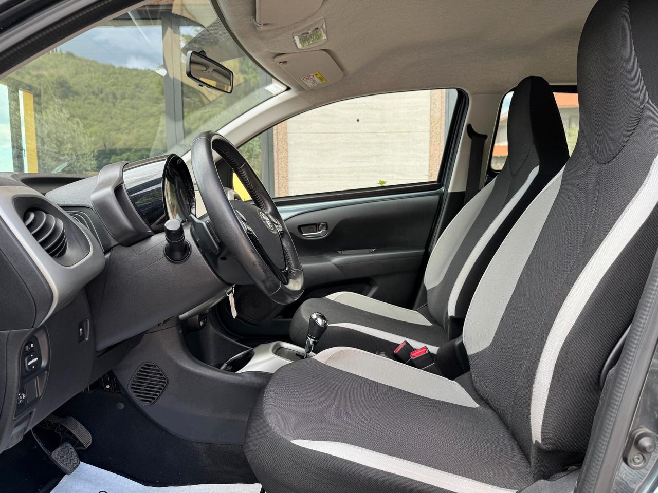 Toyota Aygo 1.0 VVT-i 69 CV 5 porte x-play MMT AUTOMATICA