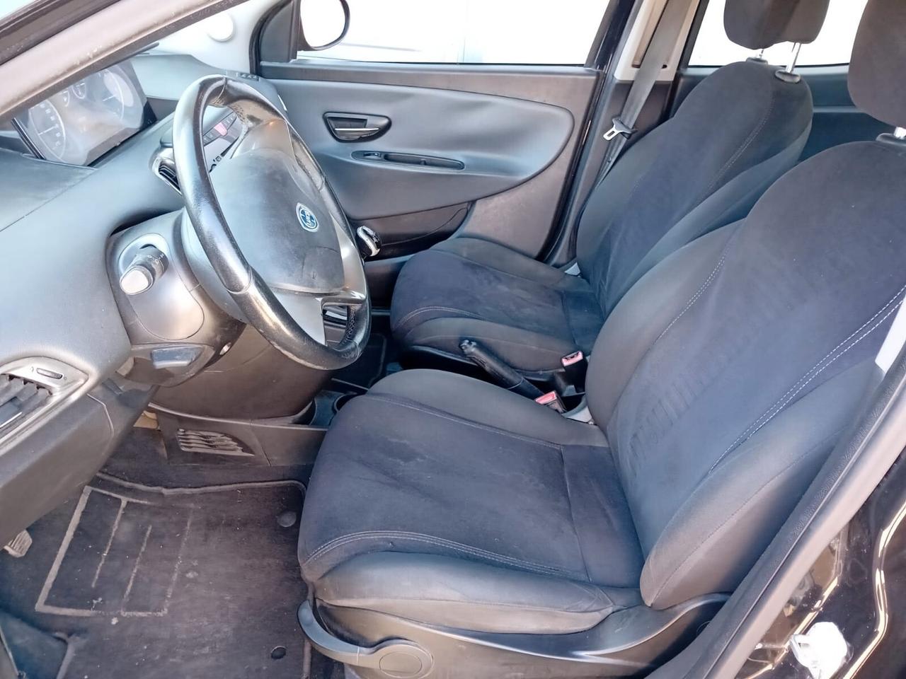 Lancia Ypsilon 1.2 69 CV 5 porte Gold