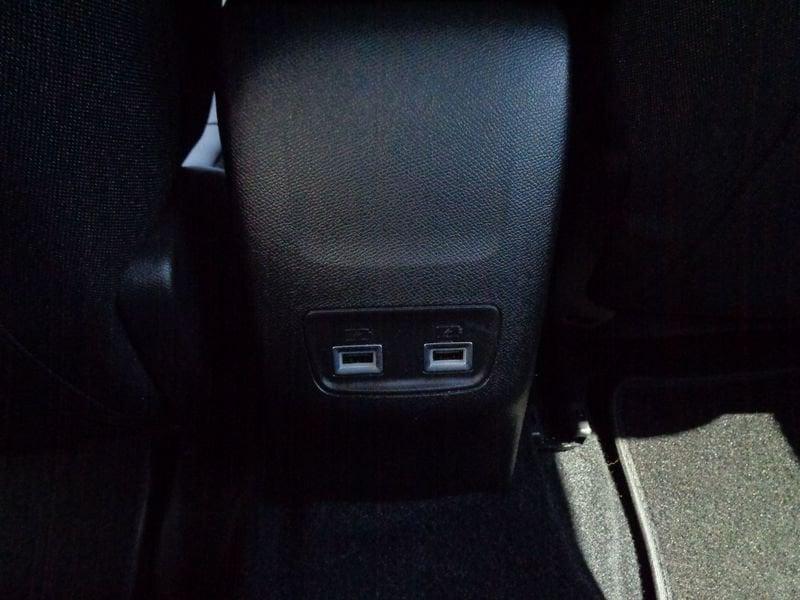 Peugeot 2008 motore elettrico 136 CV Allure Pack