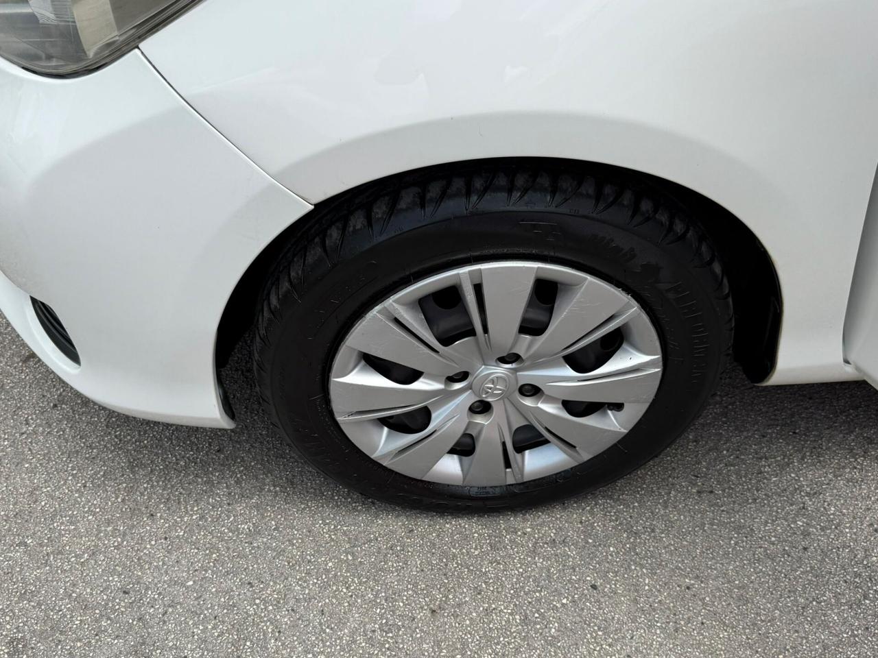 Toyota Yaris 1.0 69cv Lounge - 2011