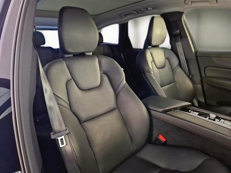 VOLVO XC60 B4 D automatico Momentum Pro