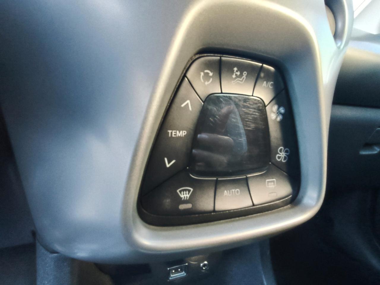 Toyota Aygo Connect 1.0 VVT-i 72 CV 5 porte x-play