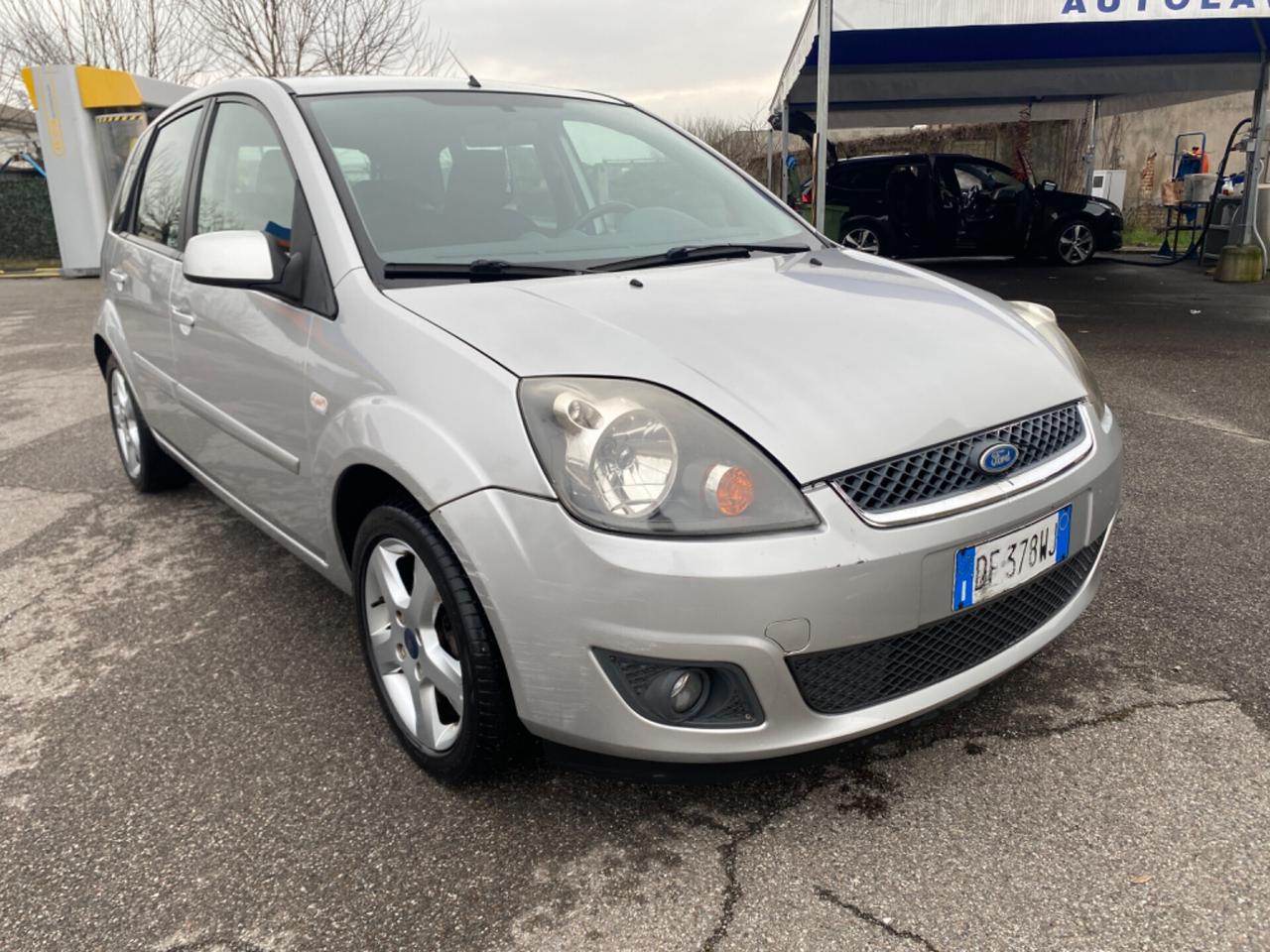 Ford Fiesta 1.2 16V 5p. Ghia