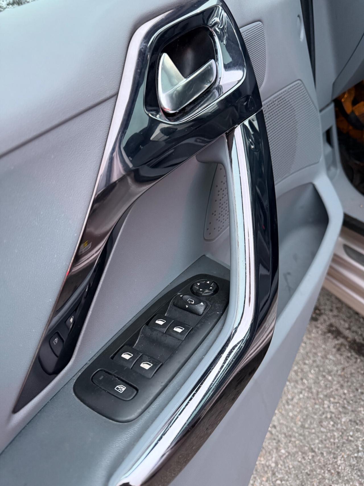 Peugeot 208 PureTech 82 5 porte Allure