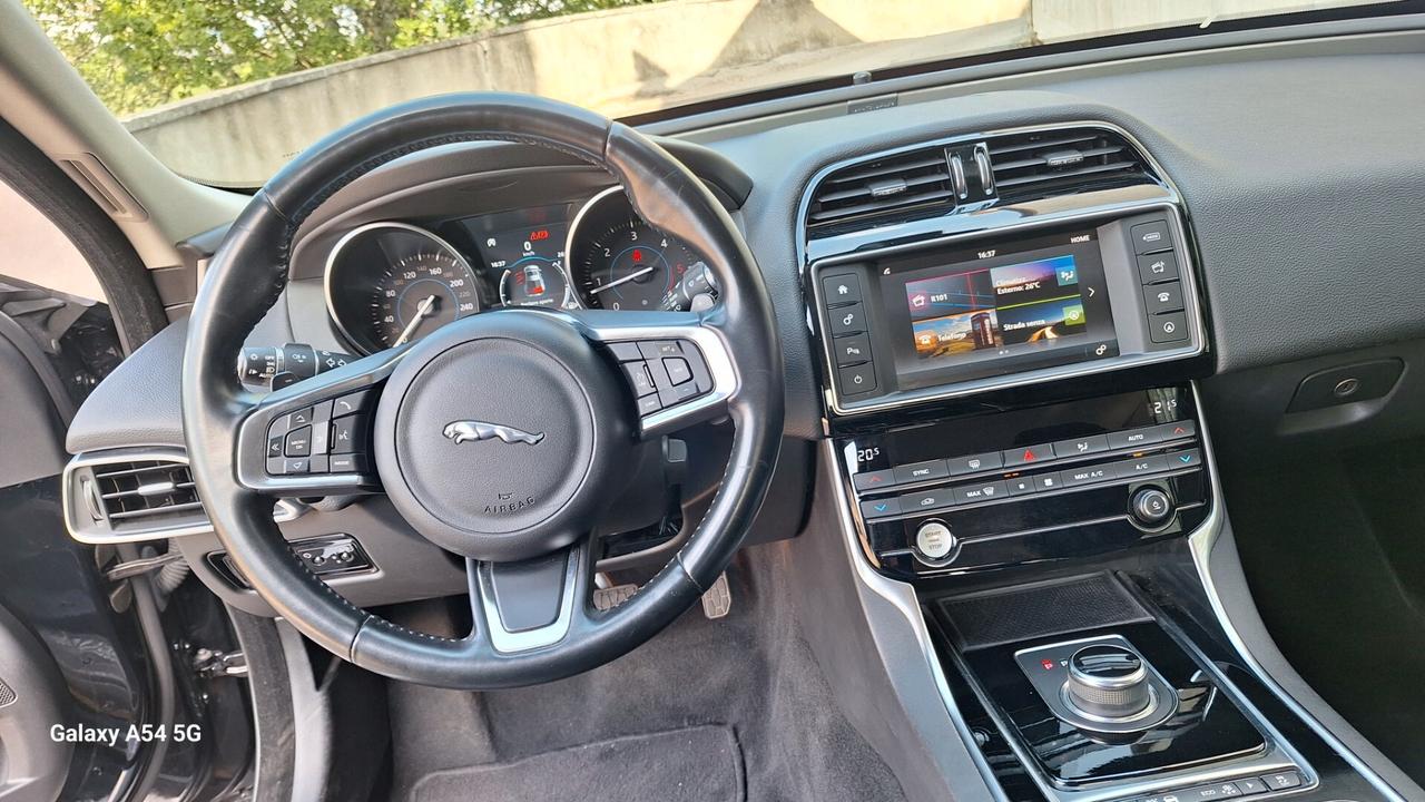 Jaguar XE 2.0 D 180 CV aut. Prestige