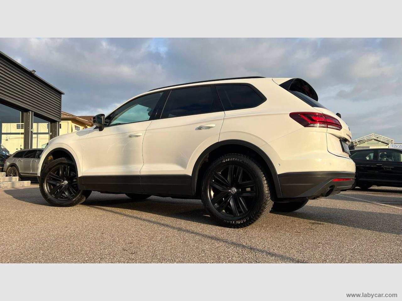 VOLKSWAGEN Touareg 3.0 TDI Black Style I.V.A. ESPOSTA