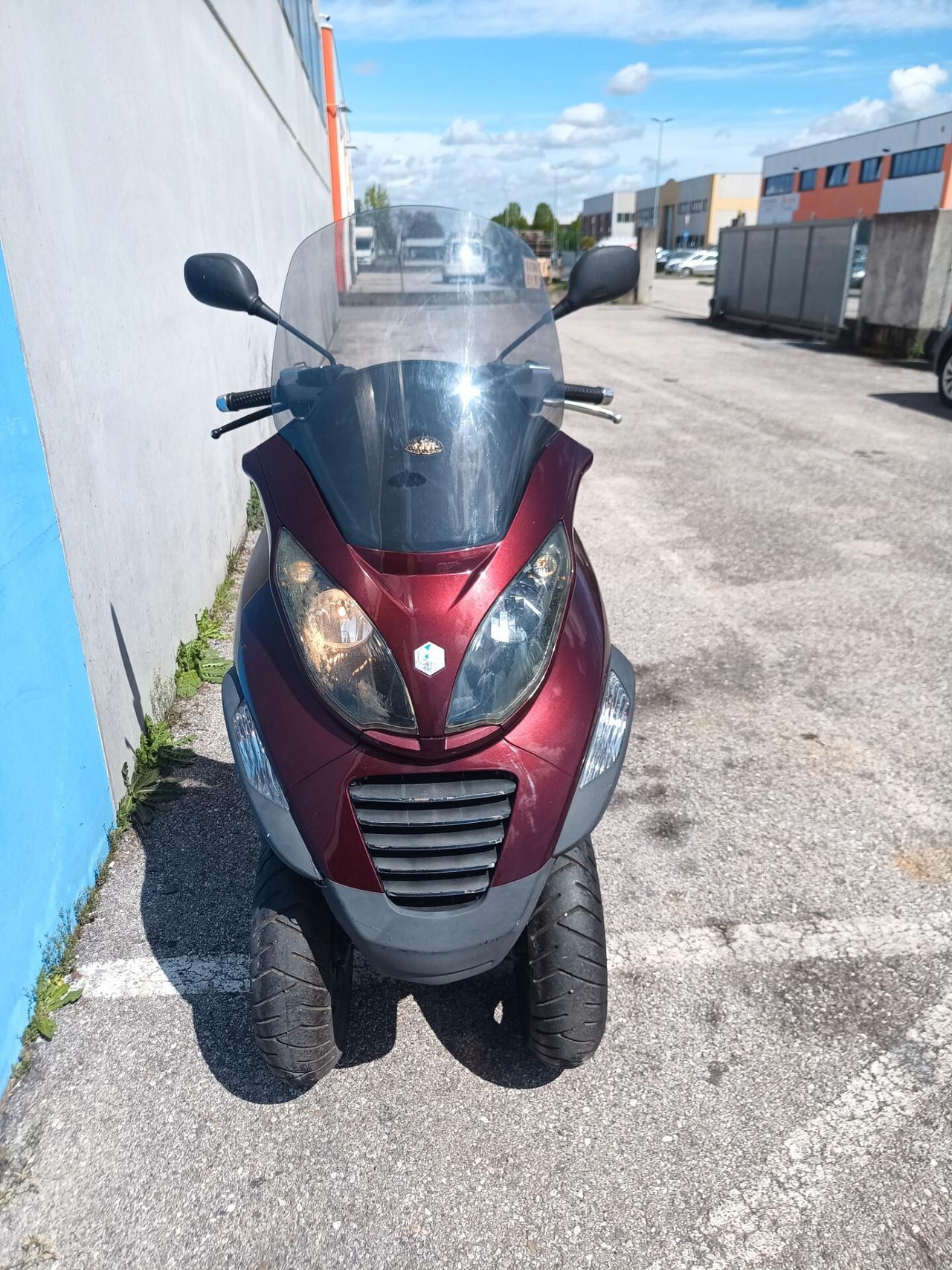 Piaggio MP3 125 Sport