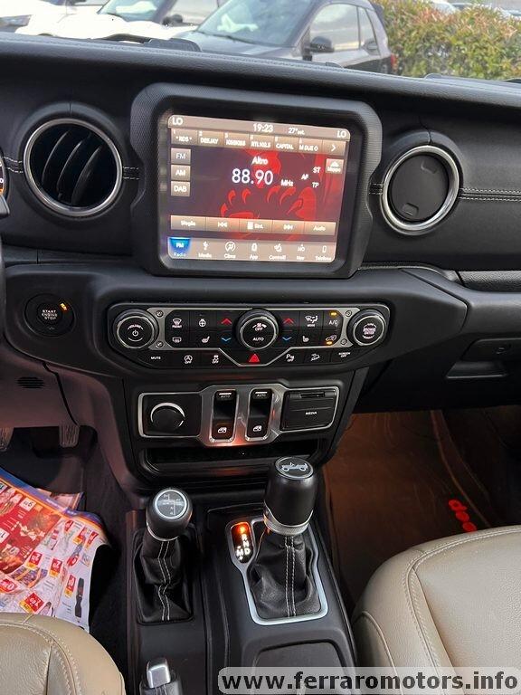 Jeep Wrangler 2.2 Mjt II Sahara SOLO 50.000KM
