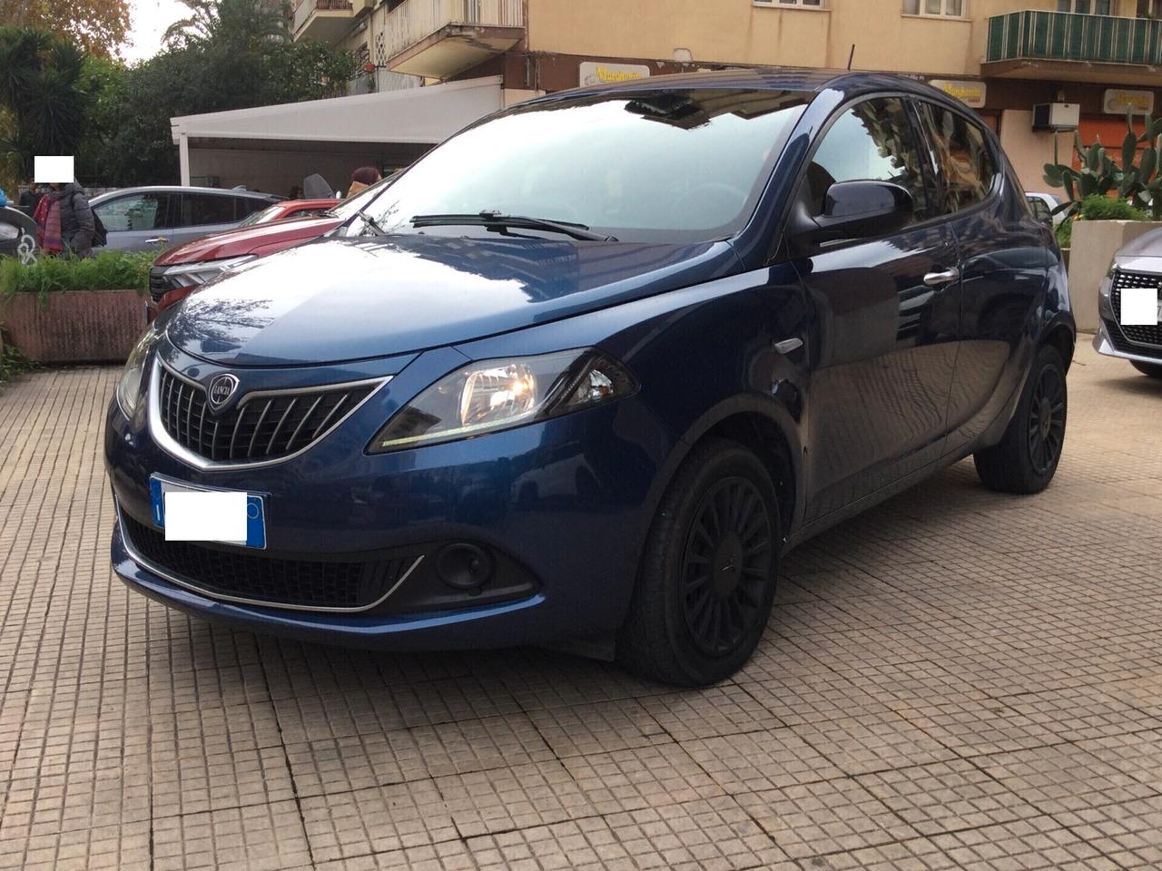 Lancia Ypsilon 1.0 FireFly 5 porte S&S Hybrid Ecochic Silver