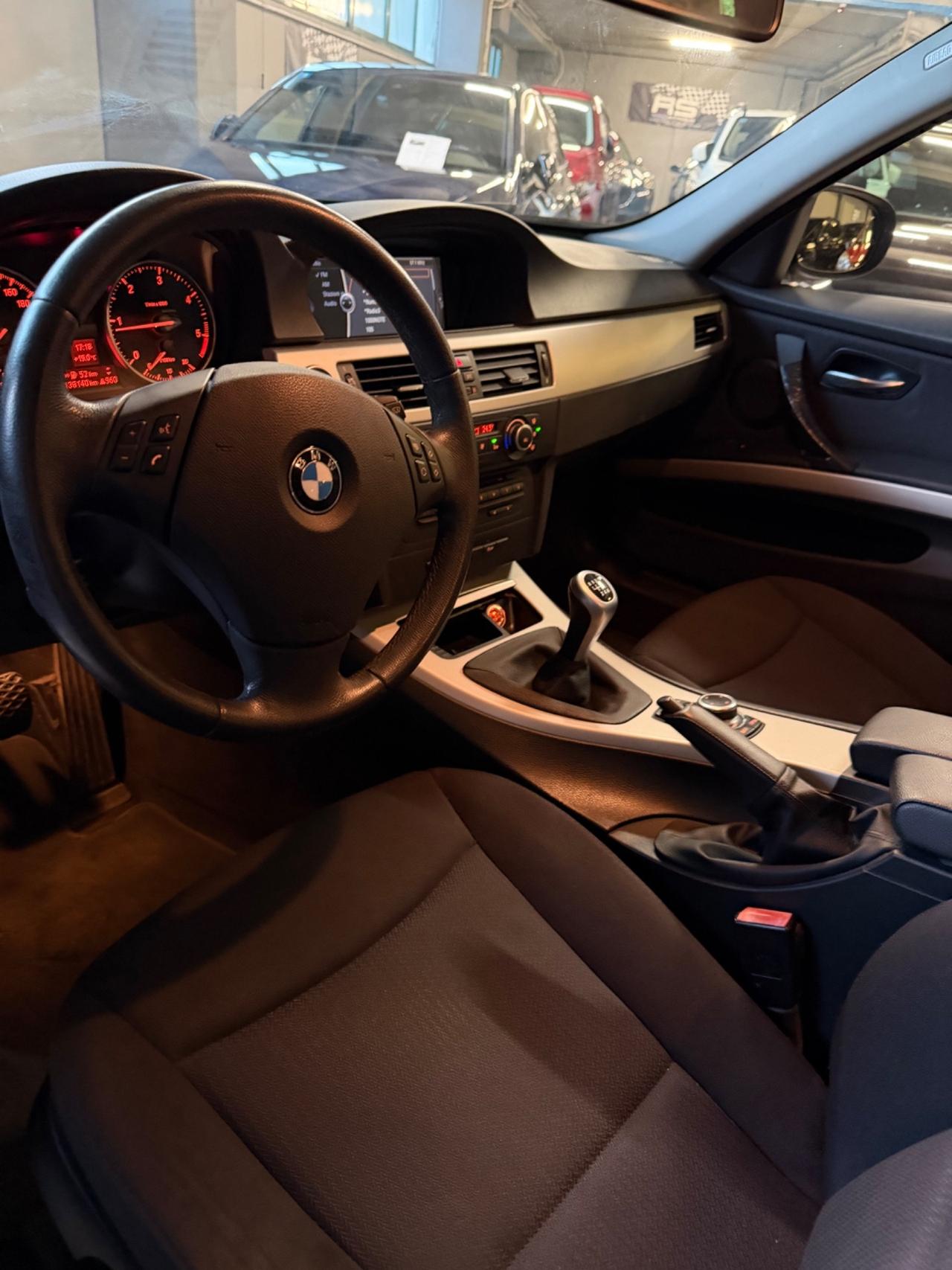 Bmw 318d TOURING ATTIVA KMCERT NAVIPRO