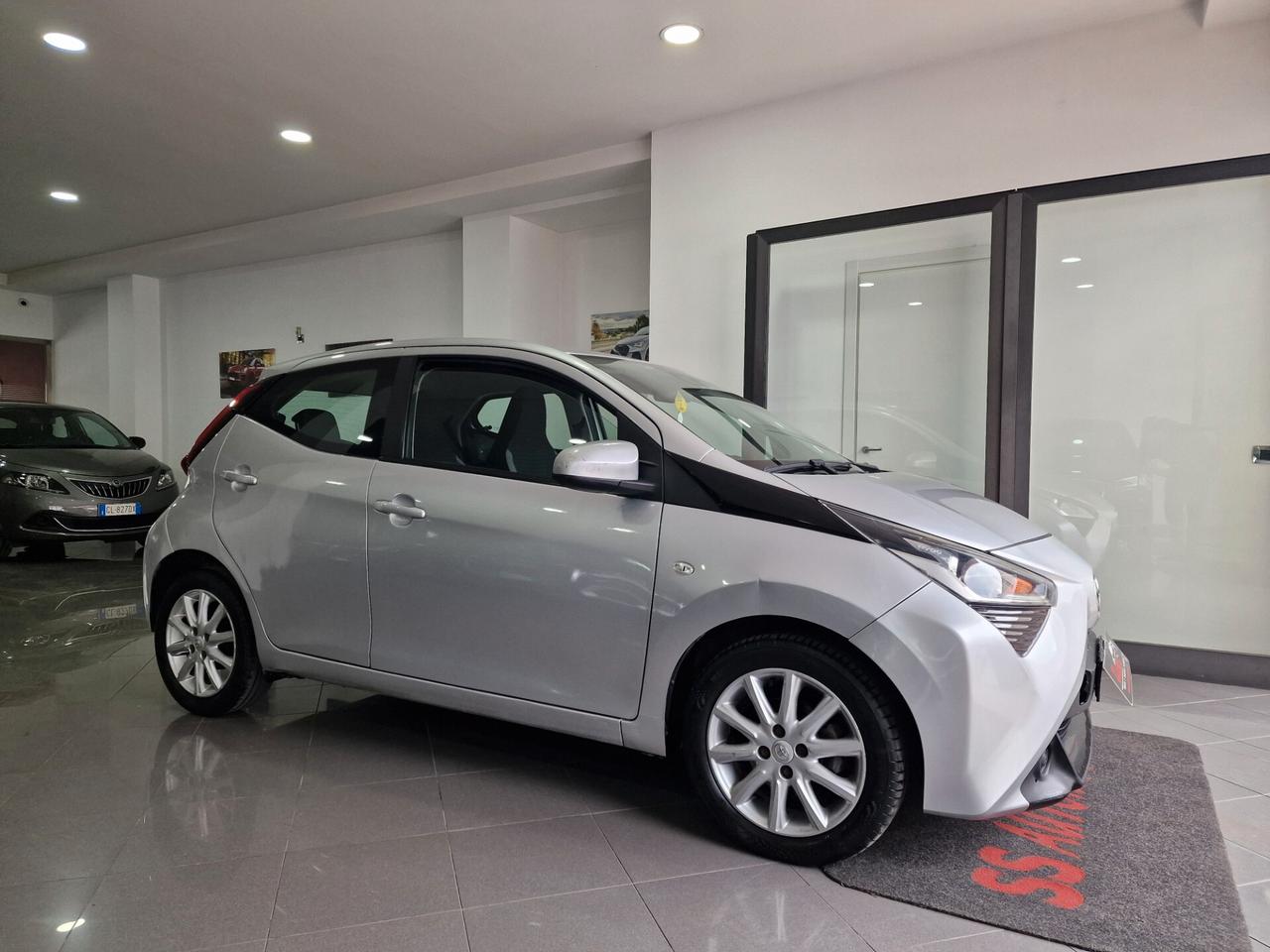 Toyota Aygo 1.0 VVT-i 72 CV 5 porte x-play MMT