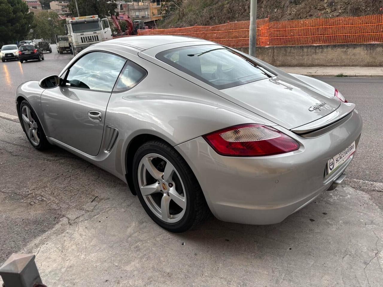 Porsche Cayman 2.7