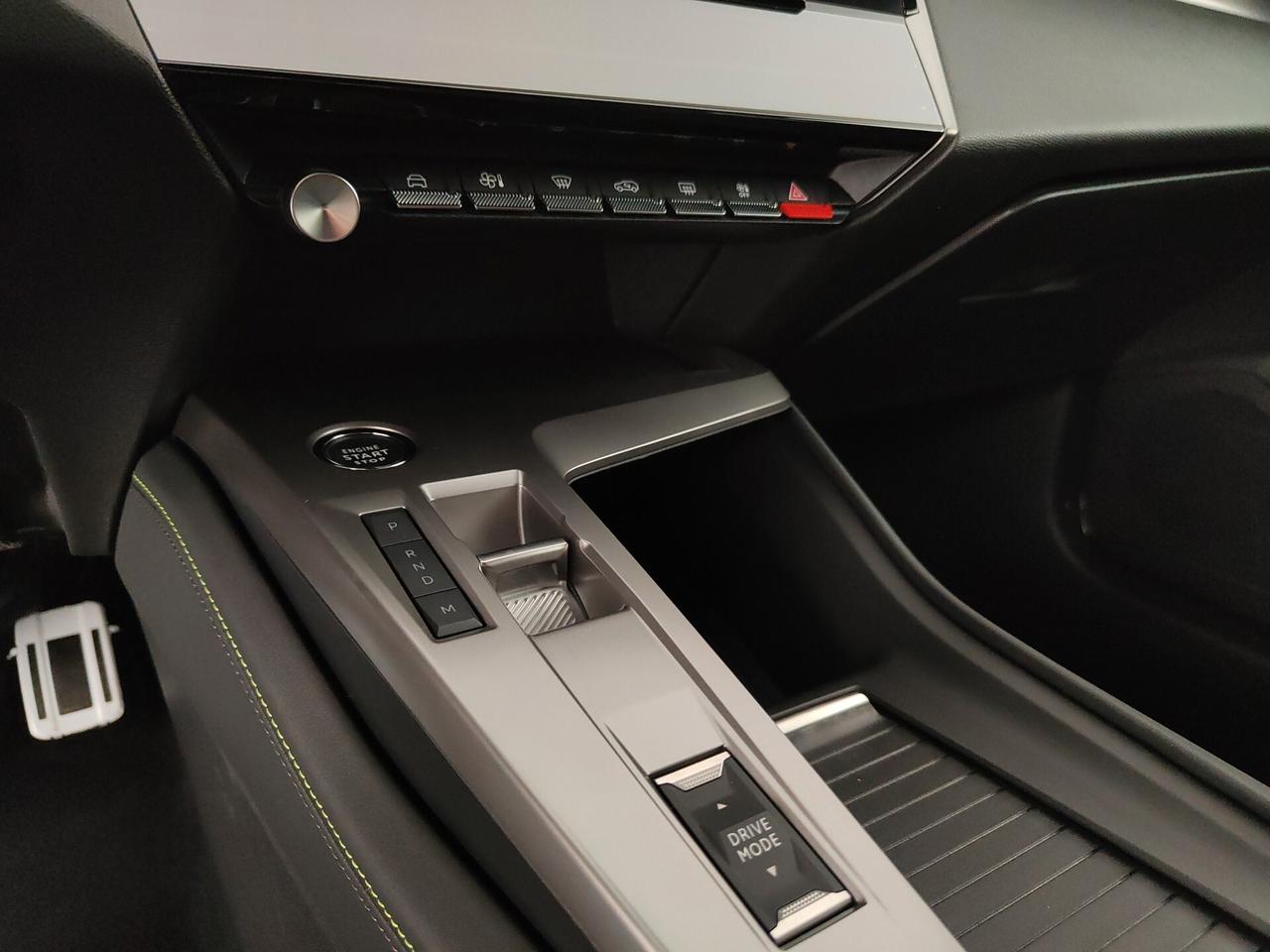 Peugeot 408 Hybrid 136 e-DCS6 GT