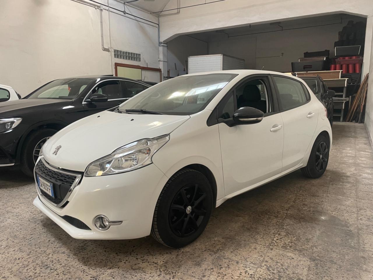 Peugeot 208 1.4 HDi 68 CV 5 porte Allure