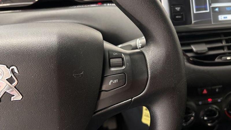 Peugeot 208 Active 1.2 VTi 82cv NEOP. SOLO 54.000 KM