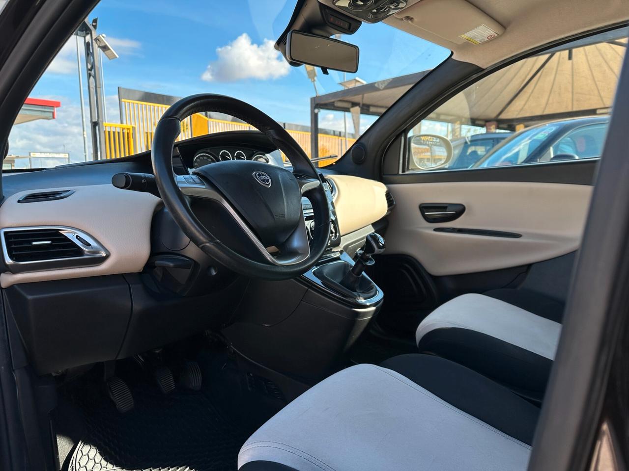 LANCIA Ypsilon 1.2 69 CV 5 porte GPL Ecochic Gold