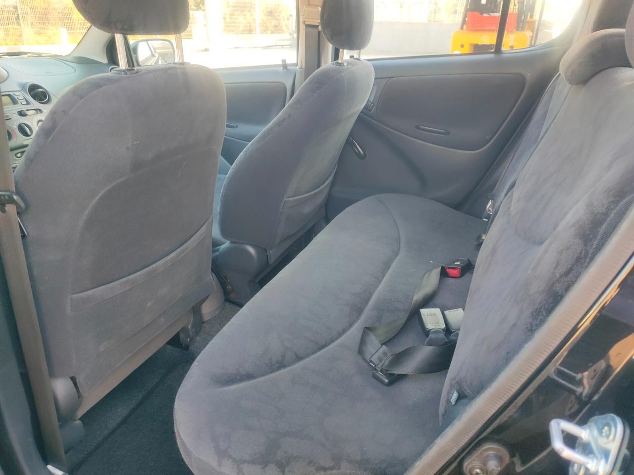 Toyota Yaris 1.0i 16V cat 5 porte