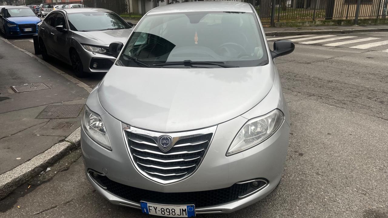 Lancia Ypsilon 1.2 69 CV 5 porte S&S Silver