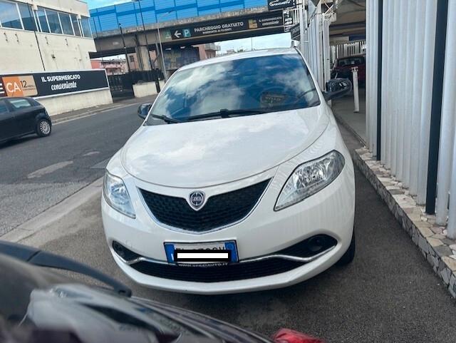 LANCIA YPSILON 08/2017 SENSORI DI PARCHEGGIO...