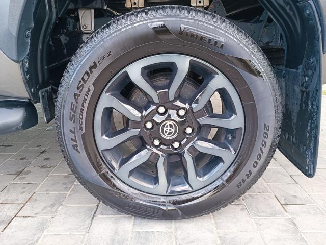 TOYOTA Hilux 2.8 D A/T 4WD 4 porte Double Cab Invincible