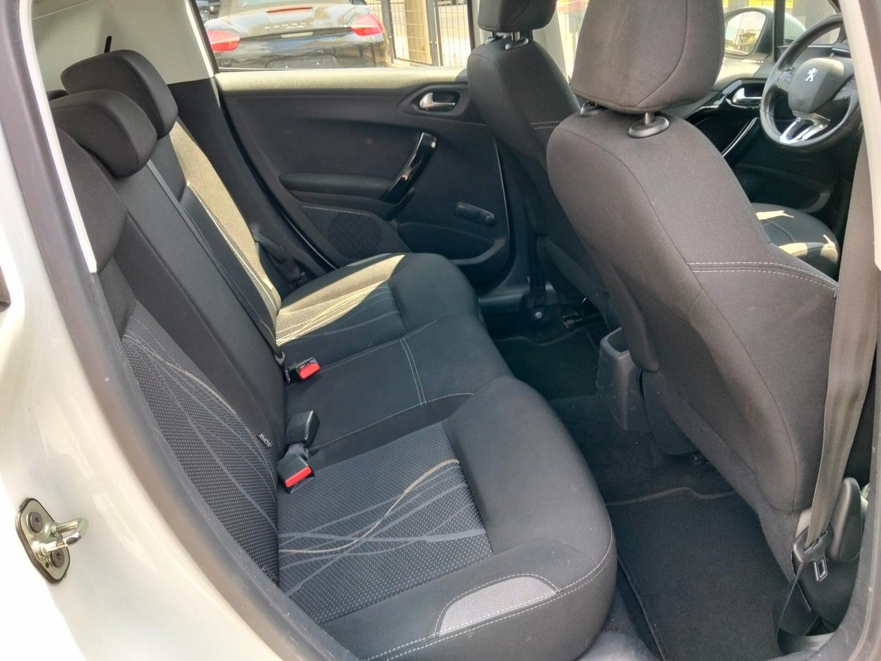 Peugeot 208 1.4 HDi 68 CV 5 porte Allure