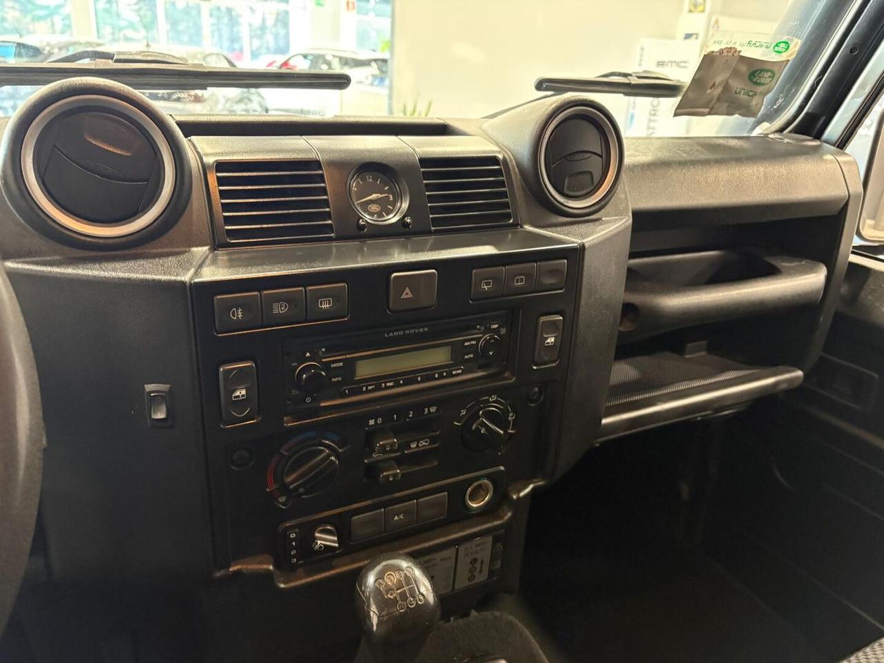 Land Rover Defender VI 2007 90 Defender 90 2.4 td E