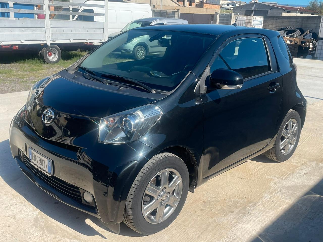 Toyota IQ benzina 1.0 cambio automatico guida neopatentati Gioia Tauro