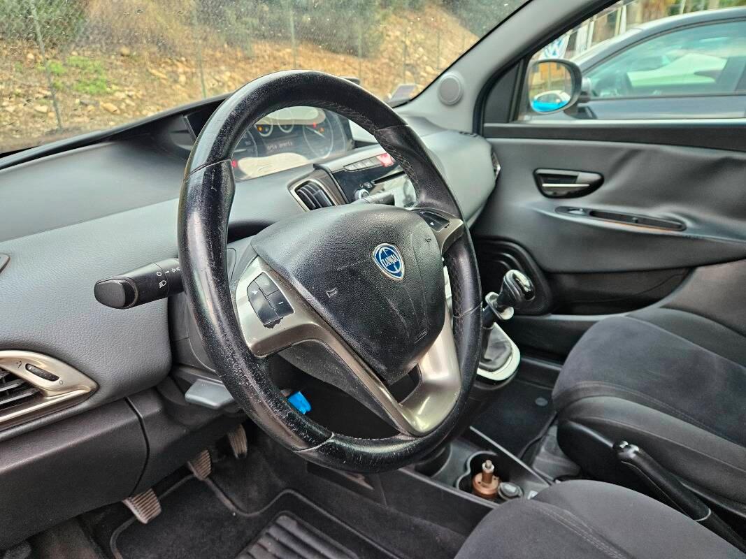 Lancia Ypsilon 1.2 8v Silver c clima 69cv