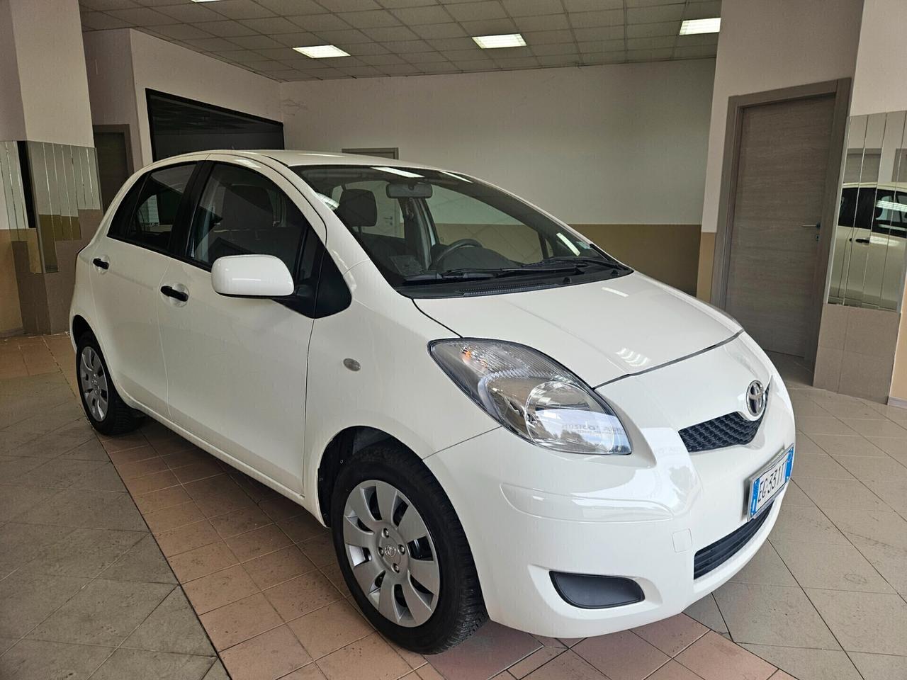 Toyota Yaris 1.0 5 porte Sol