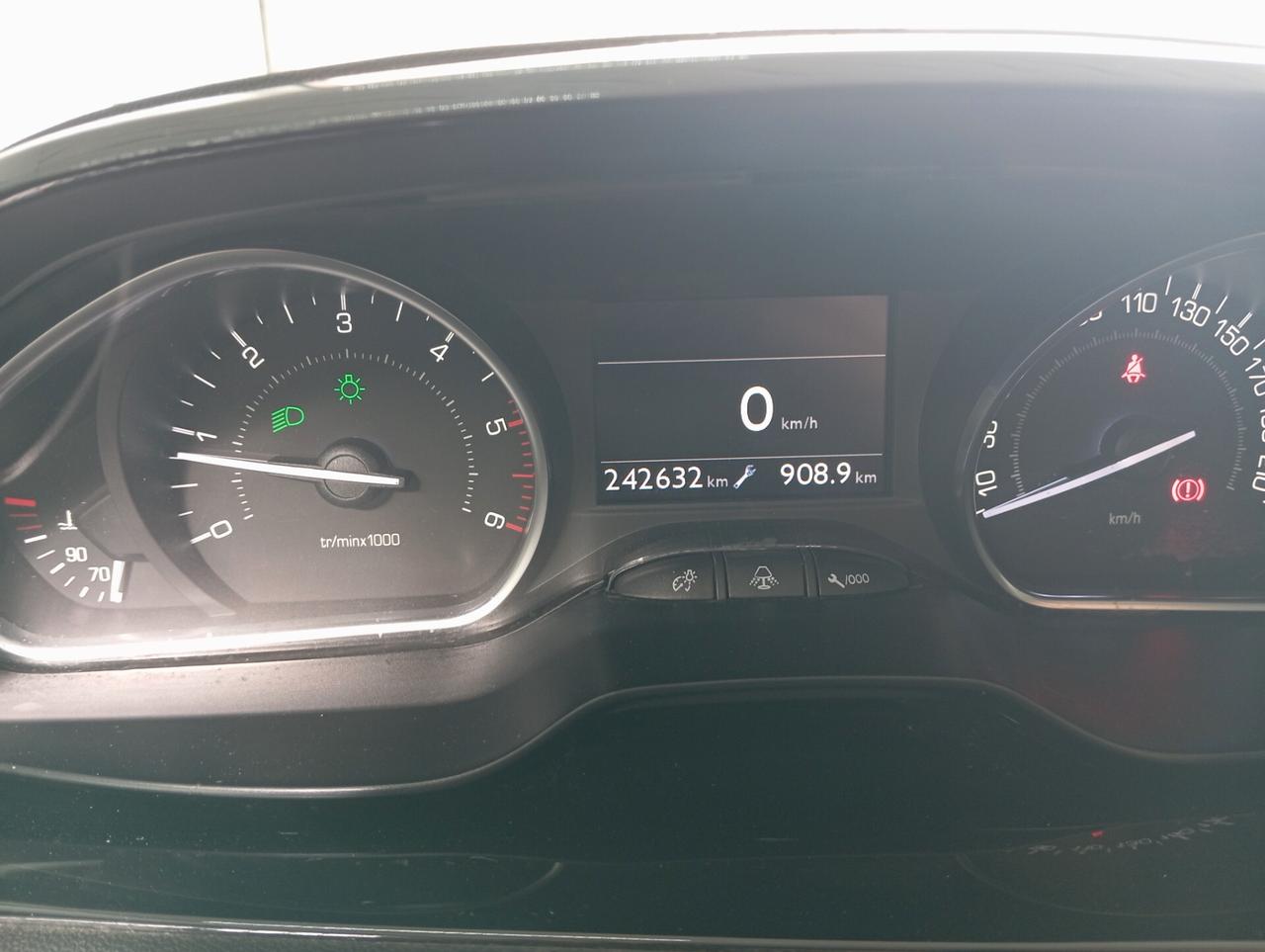 Peugeot 208 1.6 diesel 2012 CON GARANZIA