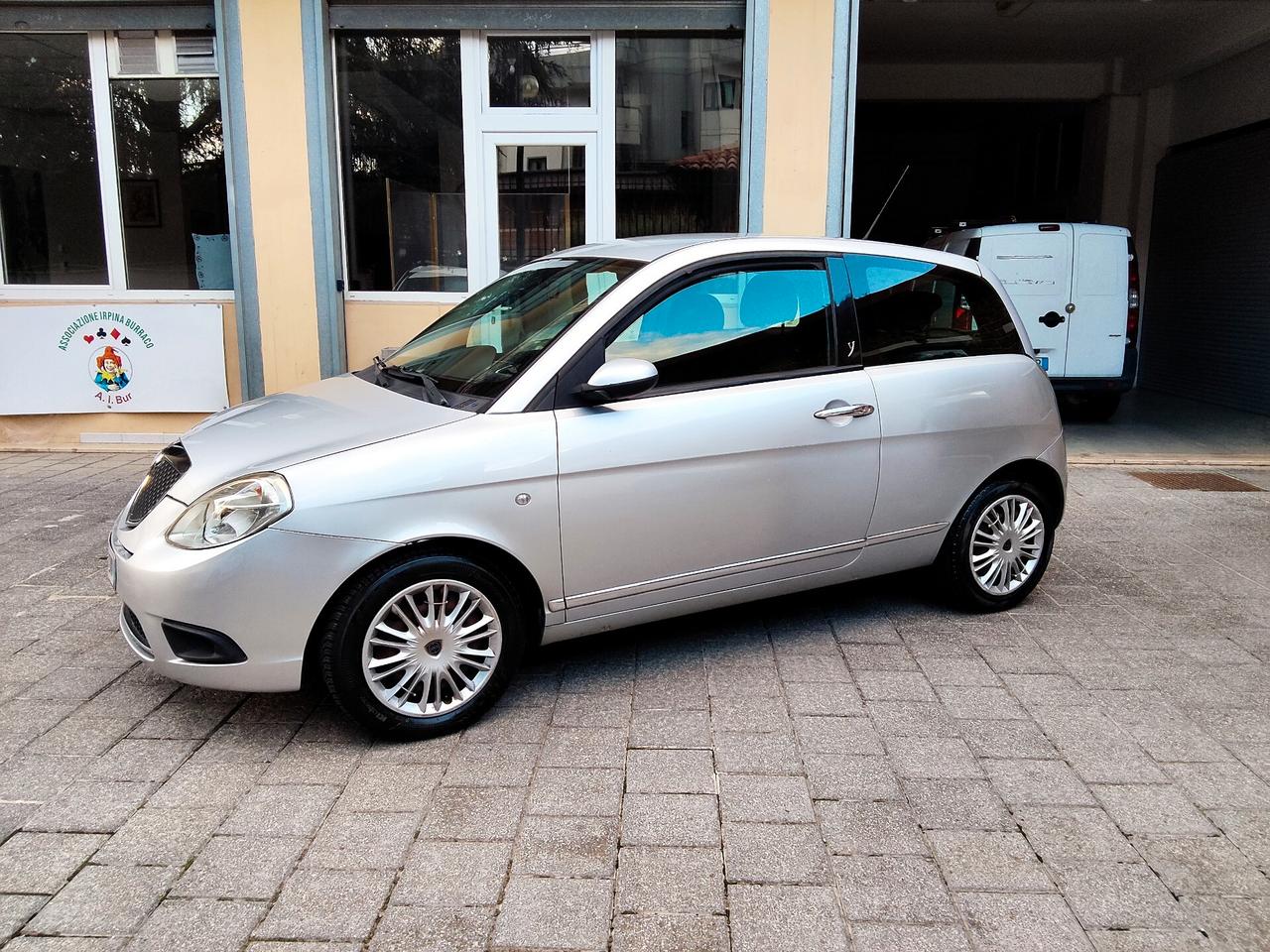 Lancia Ypsilon 1.2 Argento