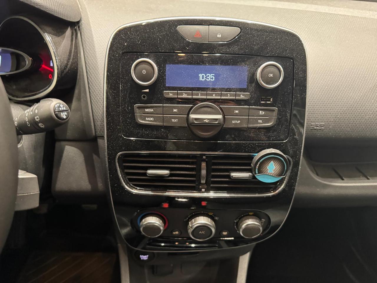 RENAULT Clio IV 2017 - Clio 0.9 tce Business 75cv