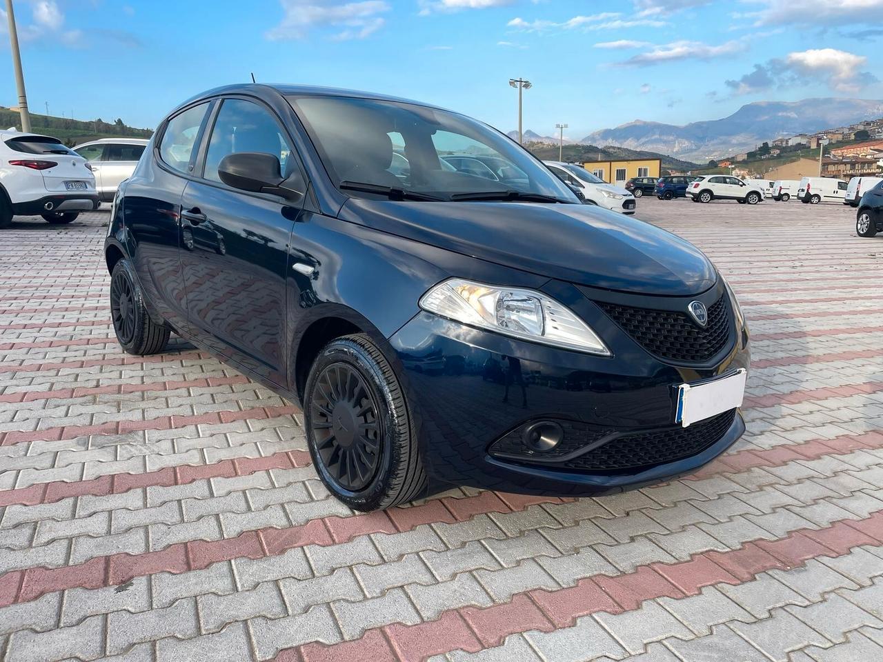 Lancia Ypsilon 1.0 FireFly 5 porte S&S Hybrid Ecochic Gold