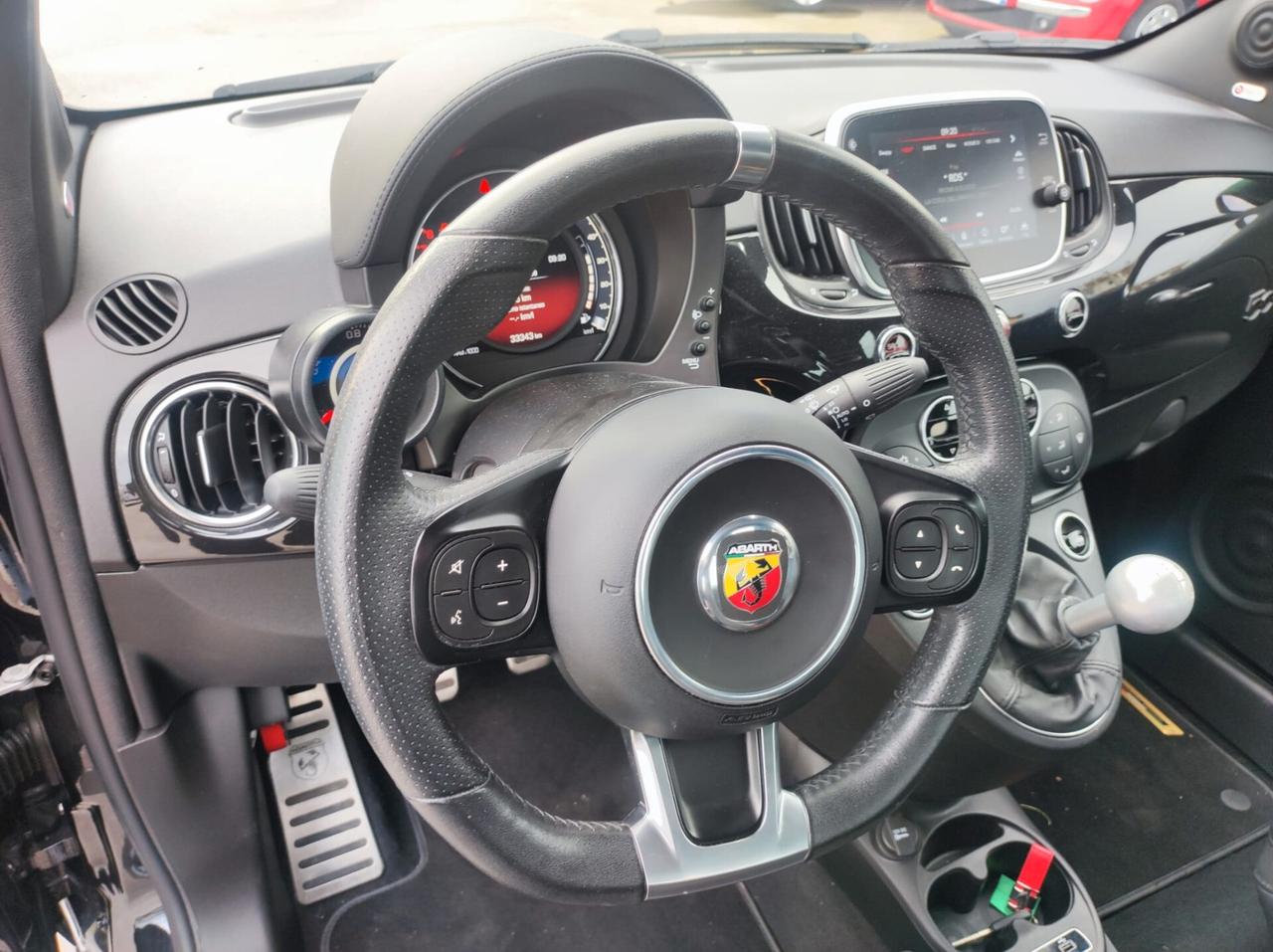 Abarth 595 1.4 Turbo T-Jet 165 CV Scorpioneoro