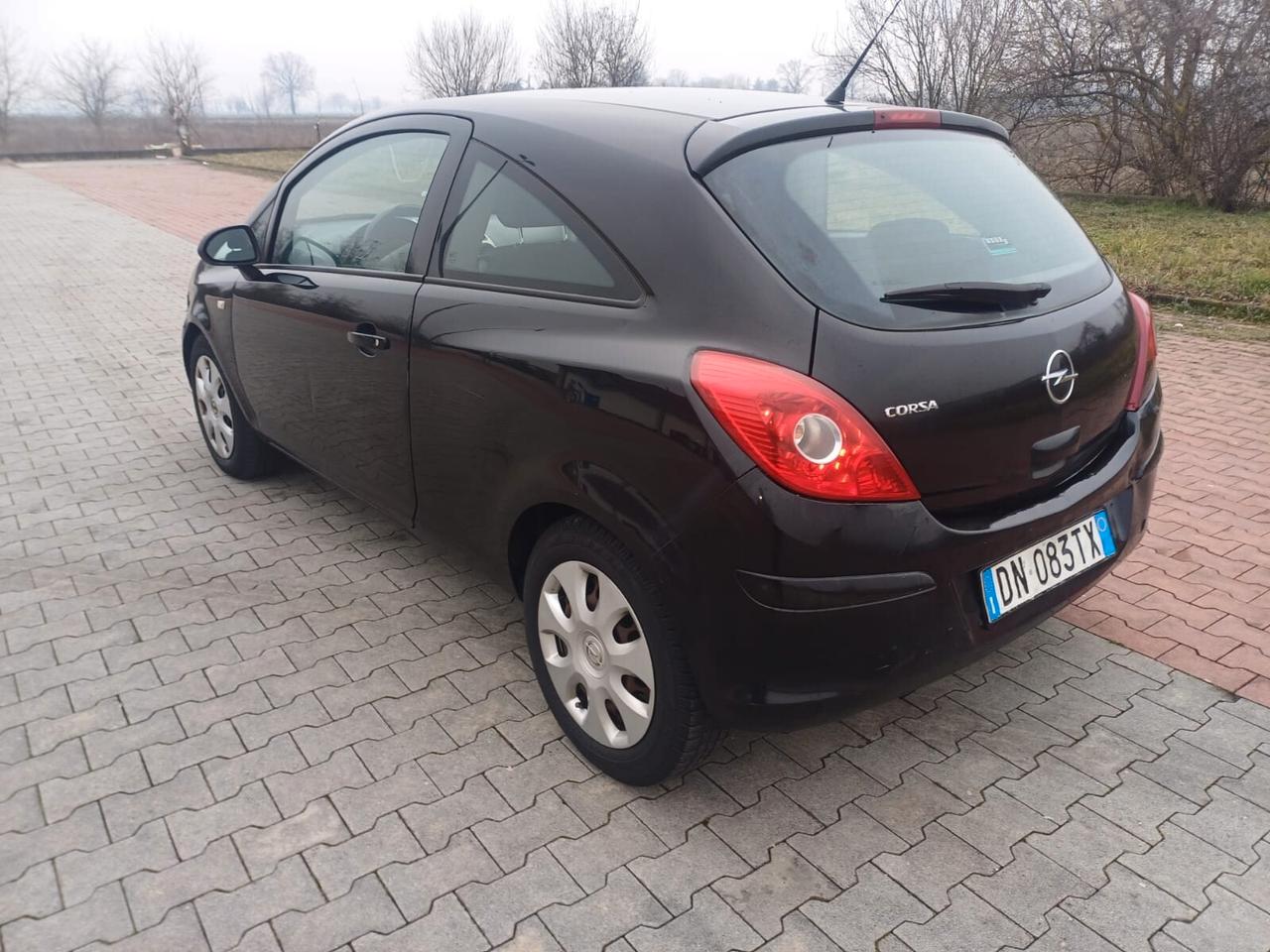 Opel Corsa 1.2 3 porte Sport