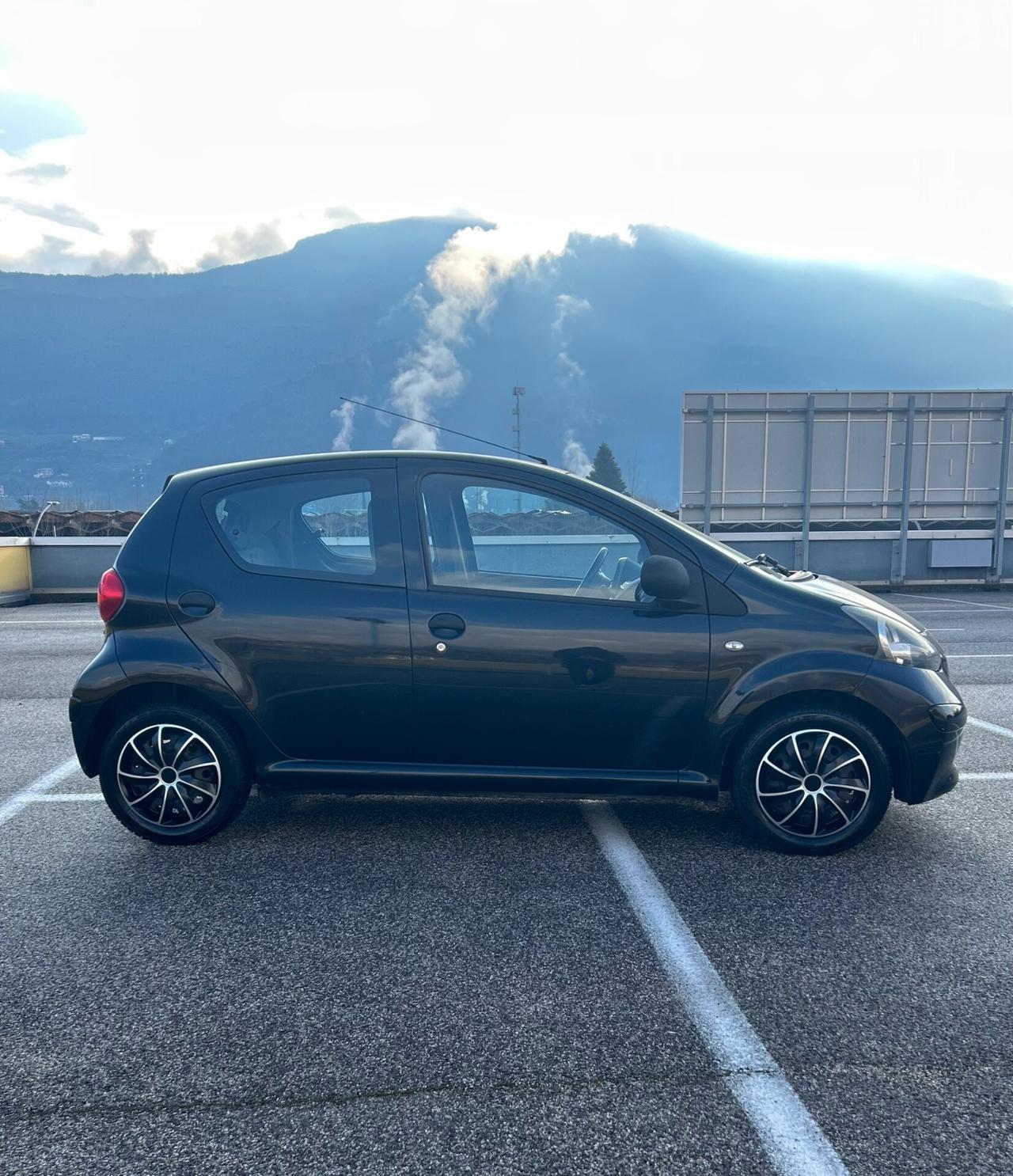 Toyota Aygo 1.0 12V VVT-i 5 porte Neopatentati