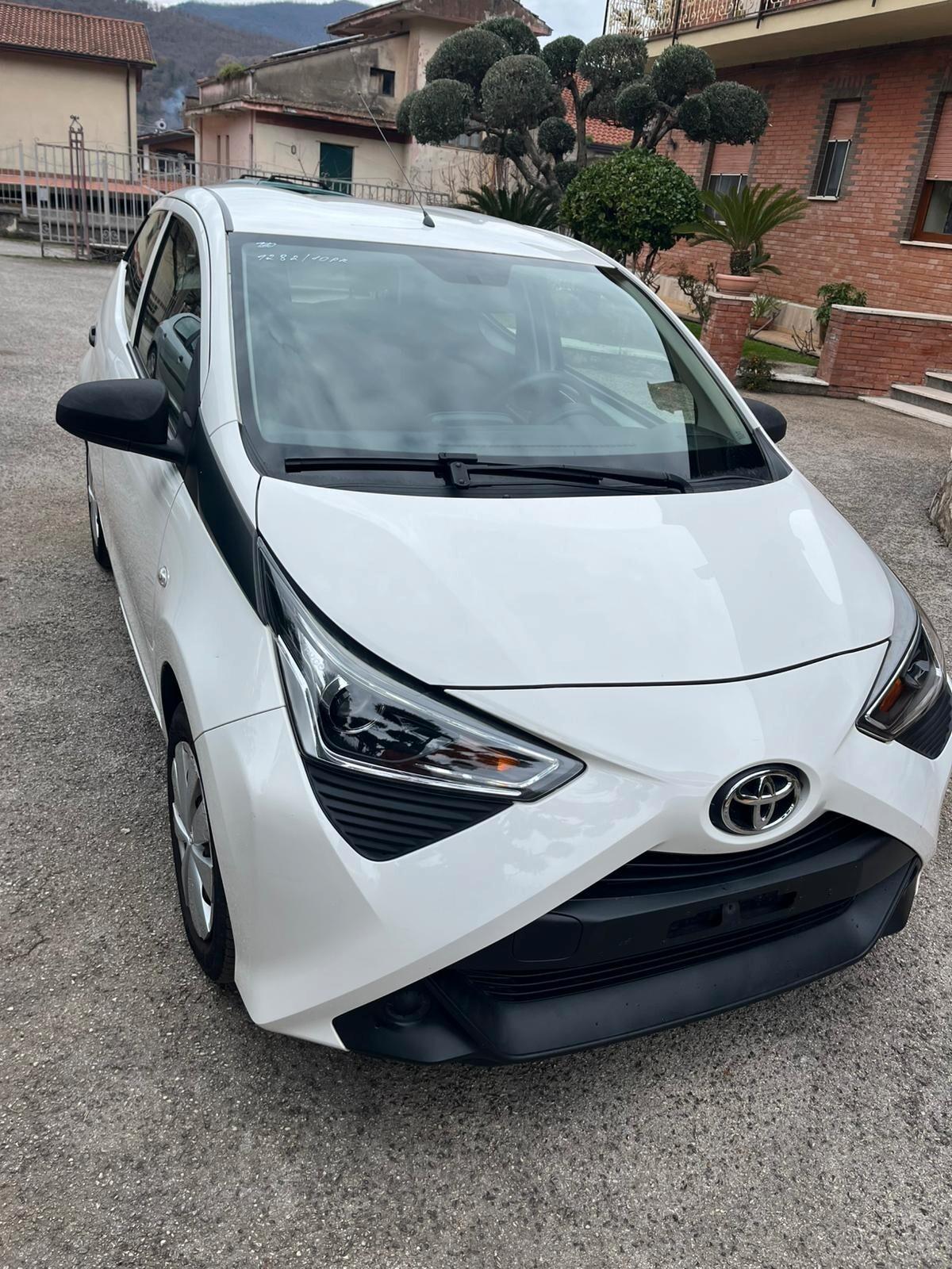 Toyota Aygo X 1.0 VVT-i 72 CV 5 porte Trend S-CVT BICOLORE