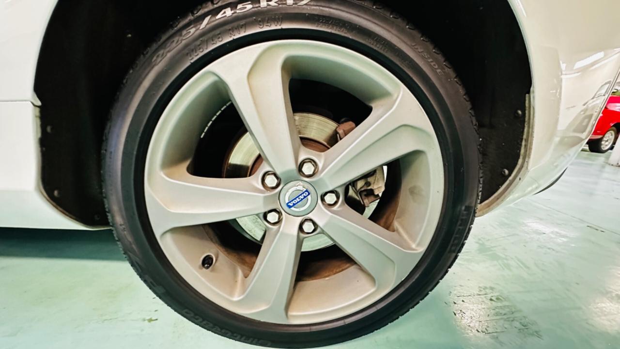 Volvo V40 D2 1.6 diesel (anche per neopatentati)