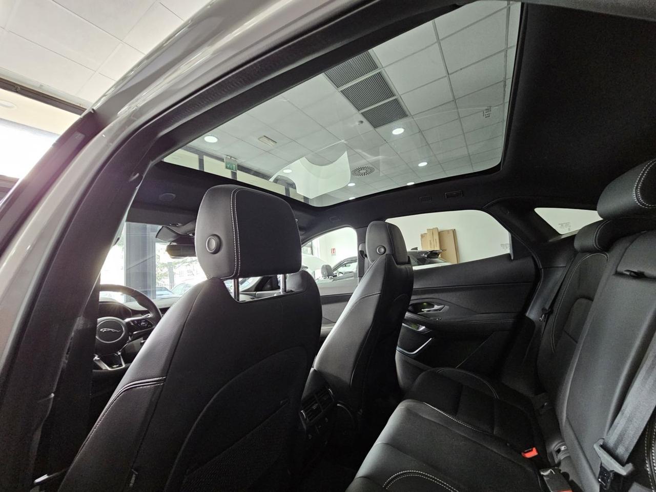 Jaguar E-Pace R-Dynamic SE Navi Camera Tetto C.20" LED BlackPack